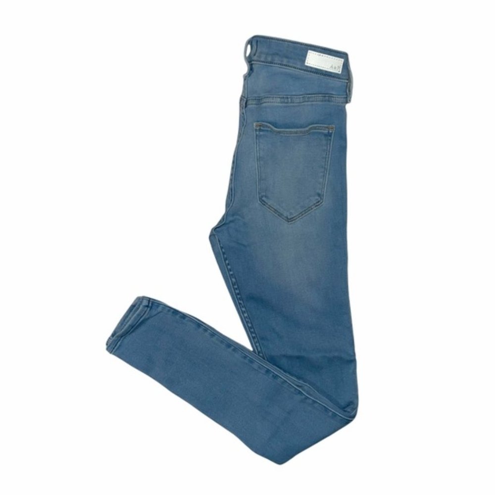 Abercrombie & Fitch Harper Low Rise Super Skinny Jean in Light Blue Wash - Picture 4 of 12